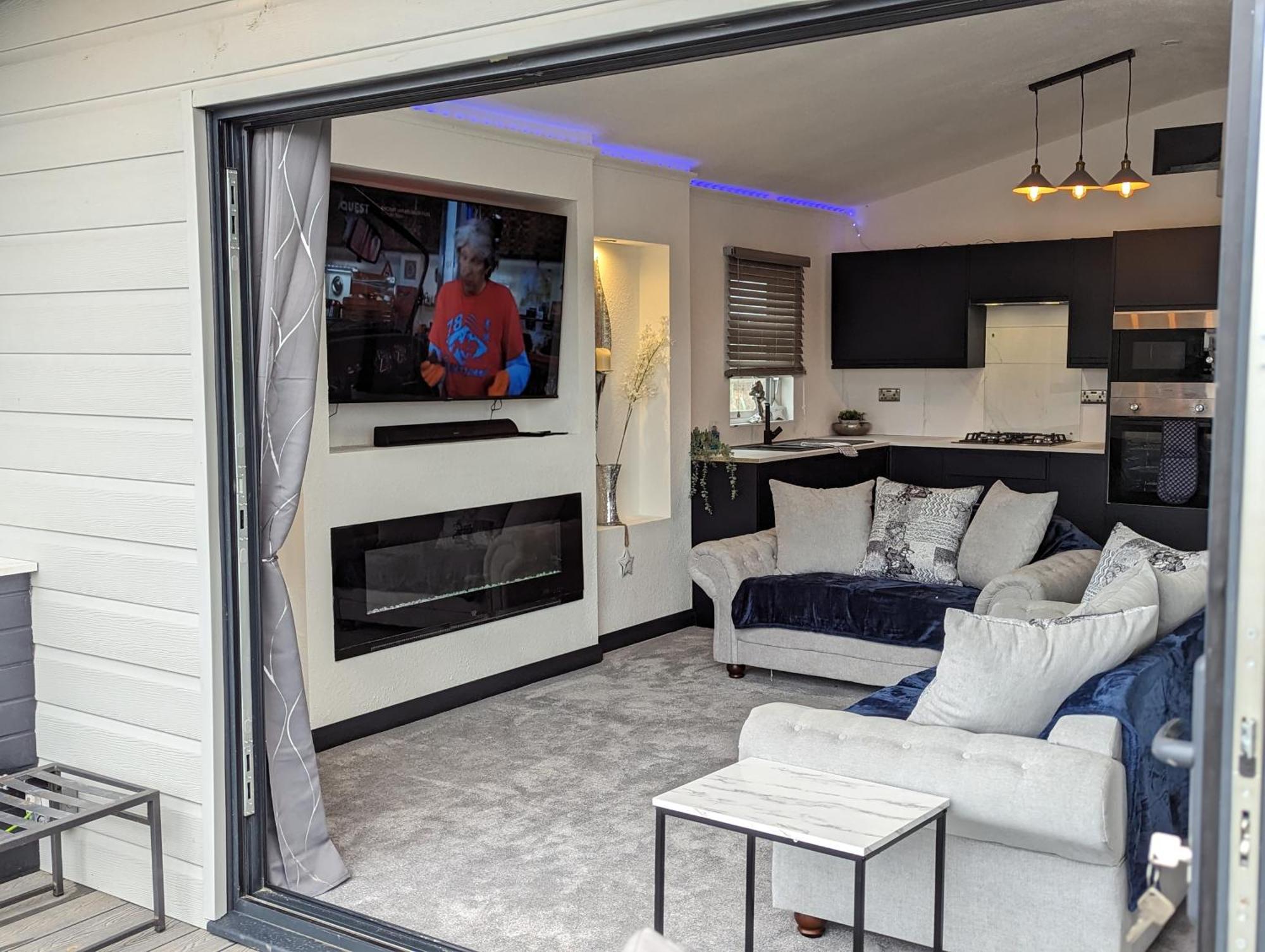 Waterside - Dog Friendly On Sea Holiday home *